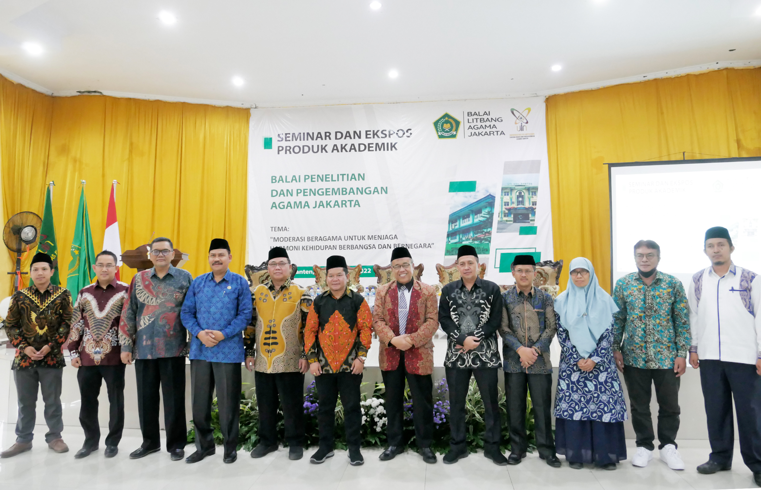 Lebih Dari 200 Mahasiswa dan Akademisi Hadiri Seminar Dan Ekspos Produk Akademik Balai Litbang Agama Jakarta di UIN Banten.